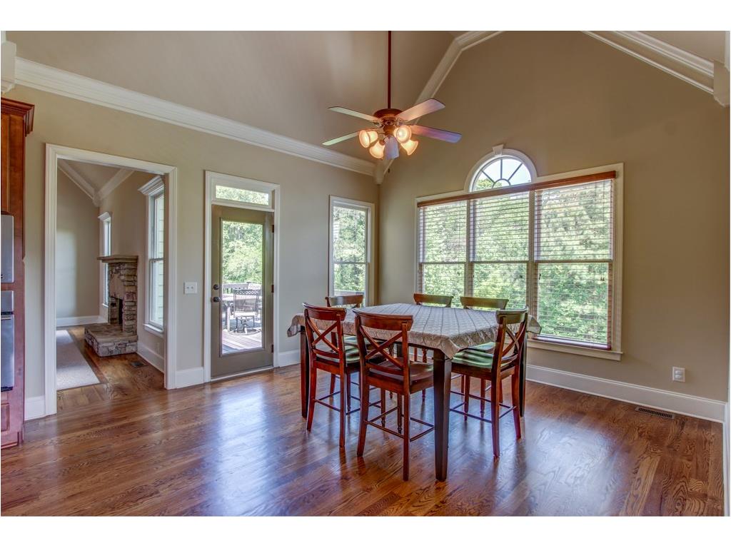 4268 Creek Valley Point, Flowery Branch, GA 30542