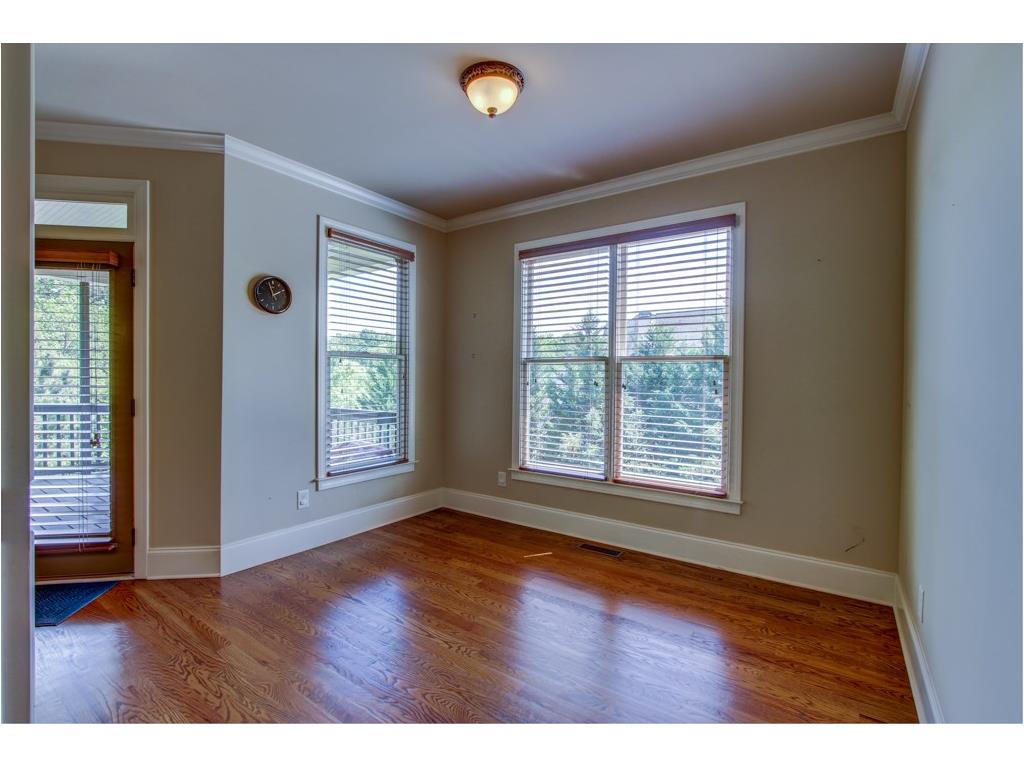 4268 Creek Valley Point, Flowery Branch, GA 30542