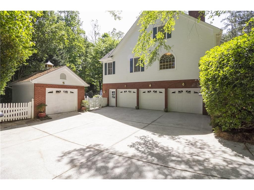 6615 Sweetwater Point, Flowery Branch, GA 30542