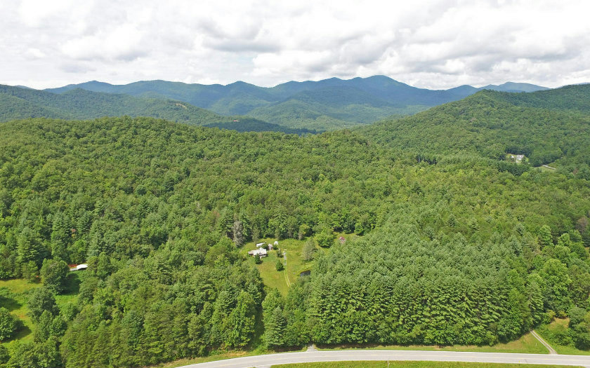 6889 BAREFOOT COVE, Hiawassee, GA 30546