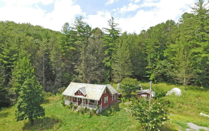 6889 BAREFOOT COVE, Hiawassee, GA 30546
