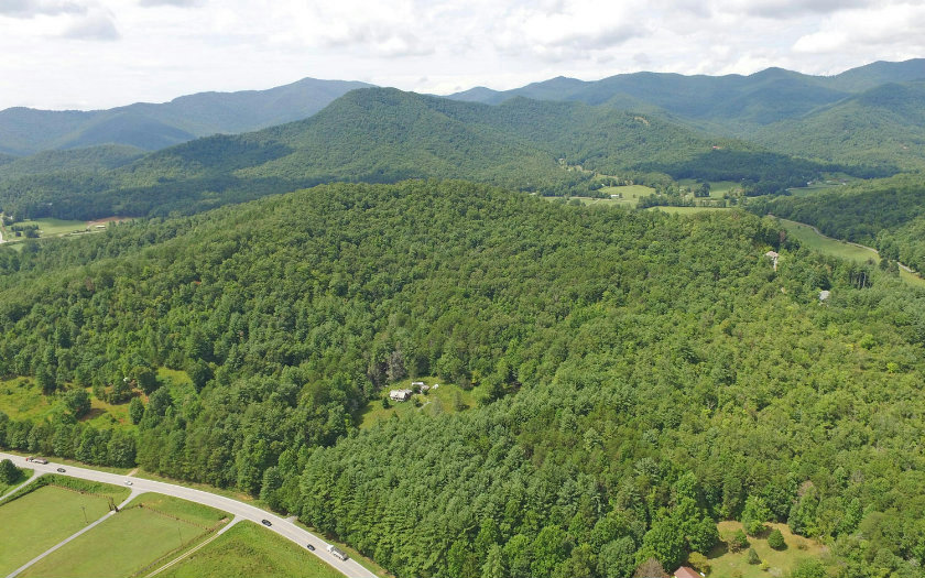 6889 BAREFOOT COVE, Hiawassee, GA 30546
