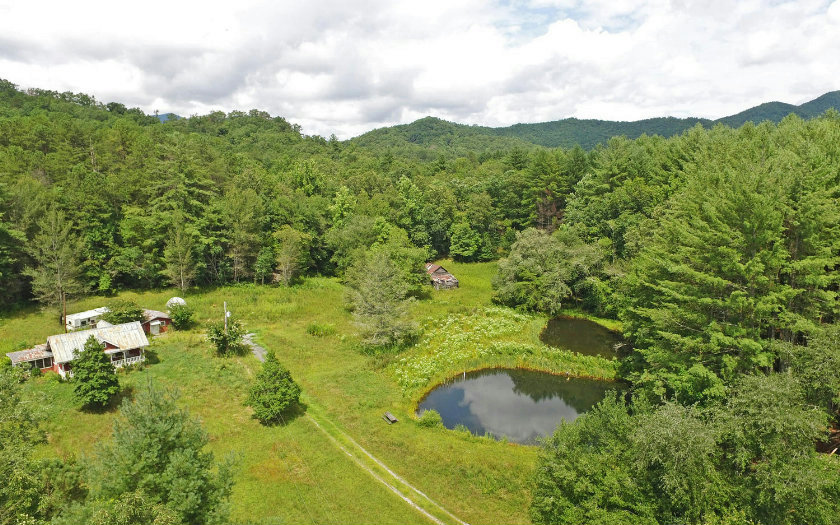 6889 BAREFOOT COVE, Hiawassee, GA 30546