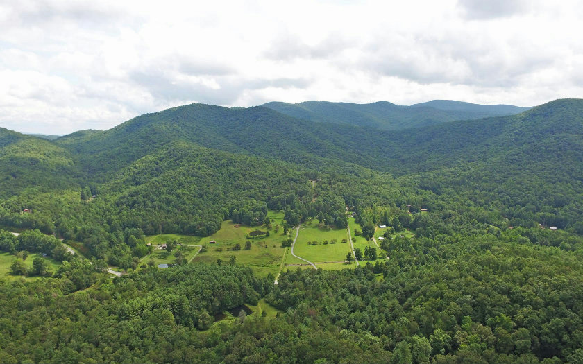 6889 BAREFOOT COVE, Hiawassee, GA 30546