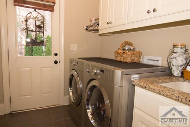 4279 Sierra Creek Drive, Hoschton, GA 30548