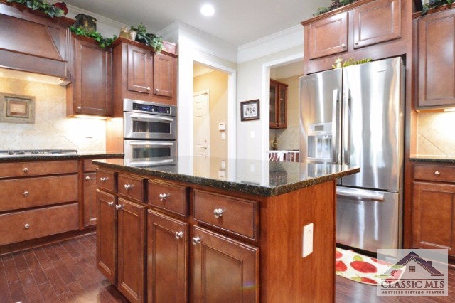 6654 Amherst Dr, Hoschton, GA 30548