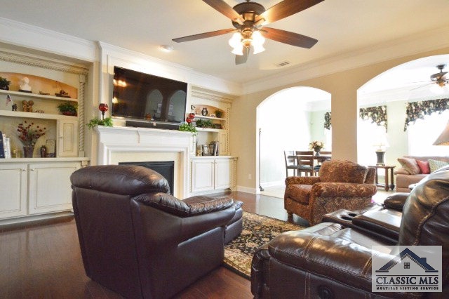6654 Amherst Dr, Hoschton, GA 30548