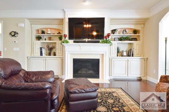 6654 Amherst Dr, Hoschton, GA 30548
