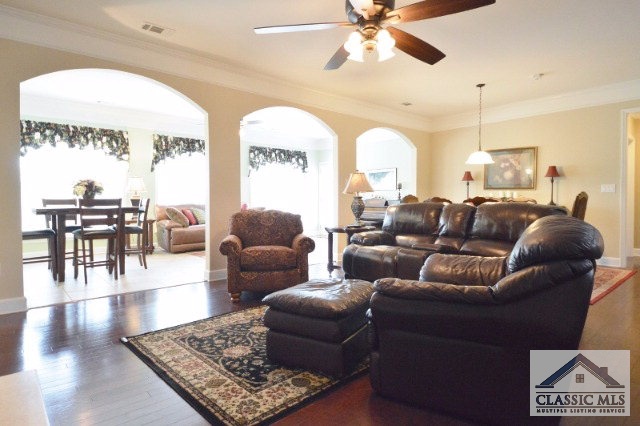 6654 Amherst Dr, Hoschton, GA 30548