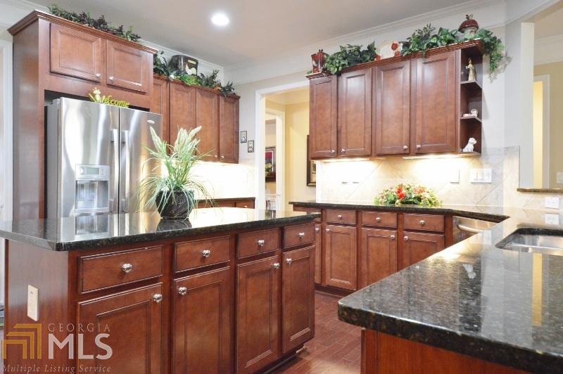 6654 Amherst Dr, Hoschton, GA 30548