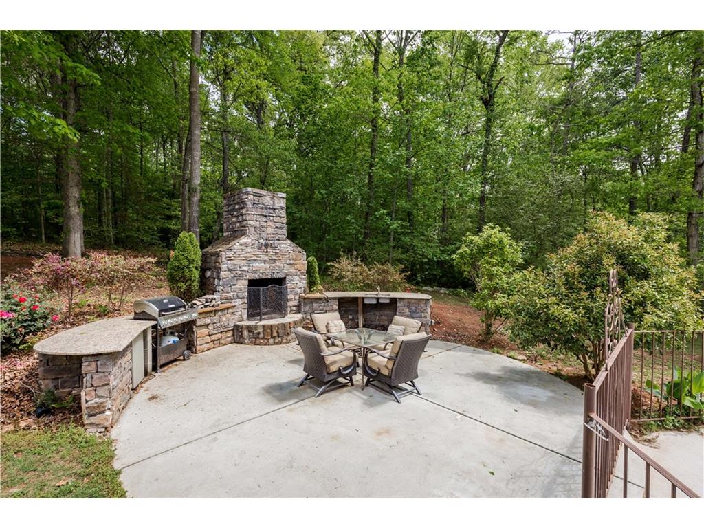 1406 LULL WATER Court, Hoschton, GA 30548