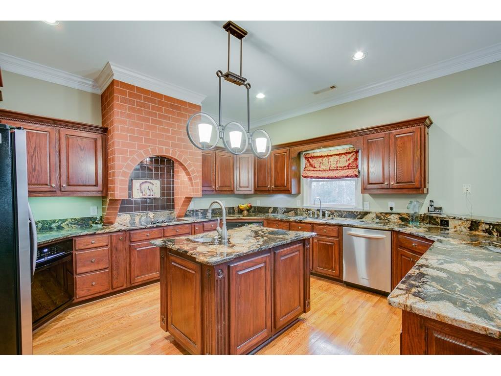 5560 Point West Drive, Oakwood, GA 30566