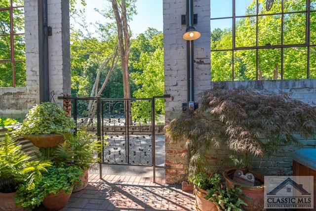 585 White Circle, Athens, GA 30605