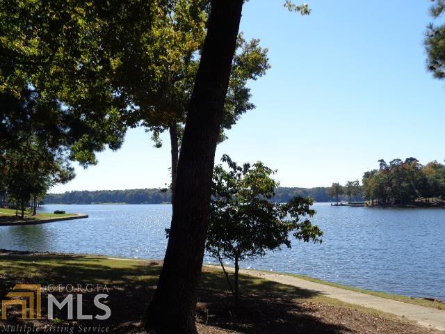 1042 Marina Cove Ct, Greensboro, GA 30642