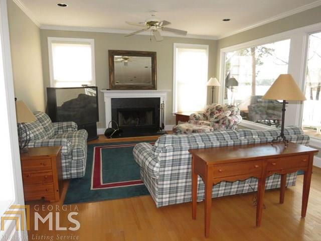 1042 Marina Cove Ct, Greensboro, GA 30642