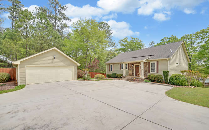 520 Lightwood Ln, Hartwell, GA 30643