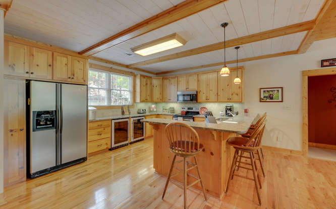 520 Lightwood Ln, Hartwell, GA 30643