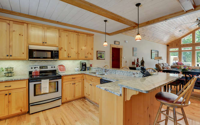 520 Lightwood Ln, Hartwell, GA 30643