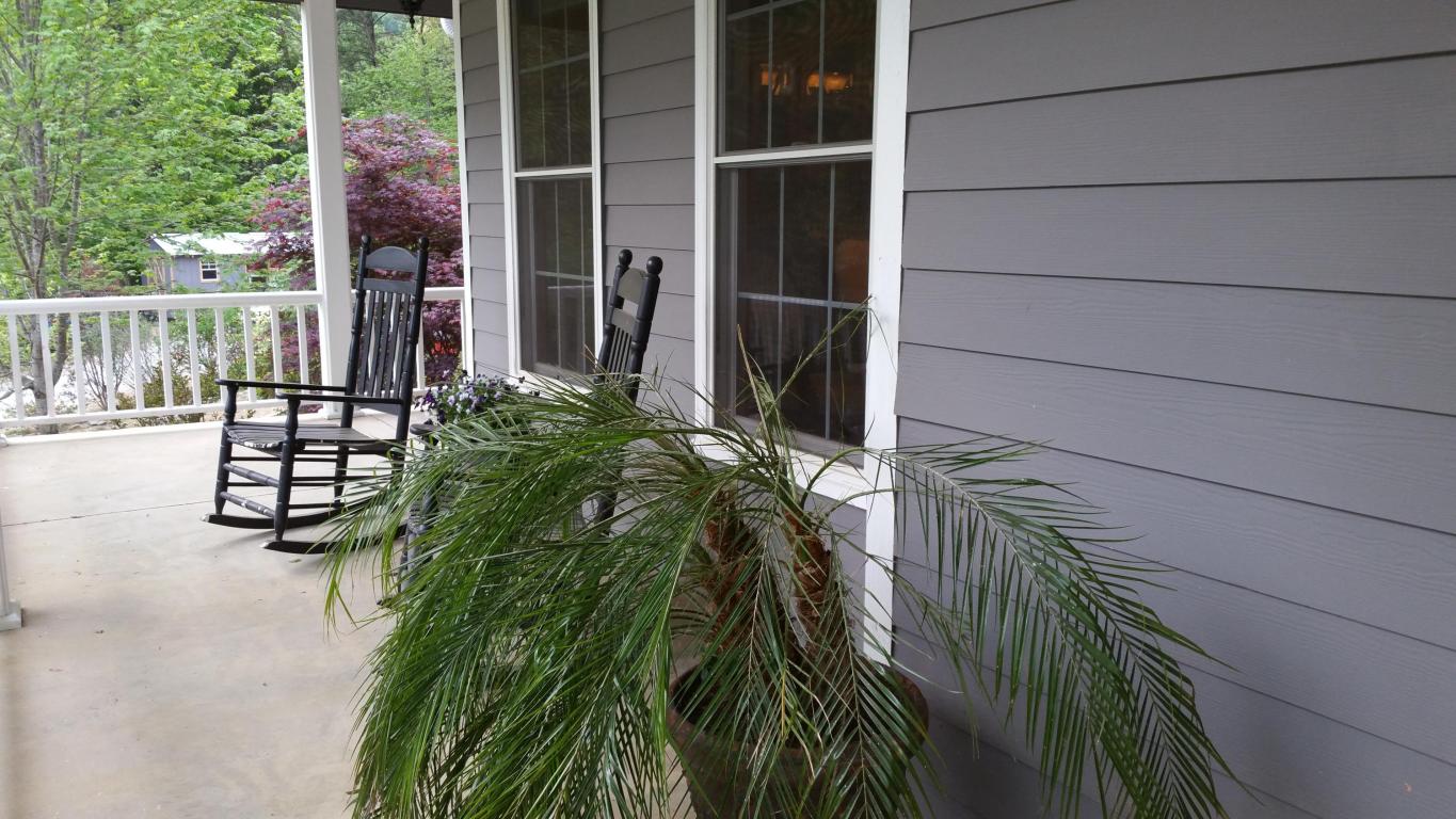 819 Memorial Ln, Trenton, GA 30752