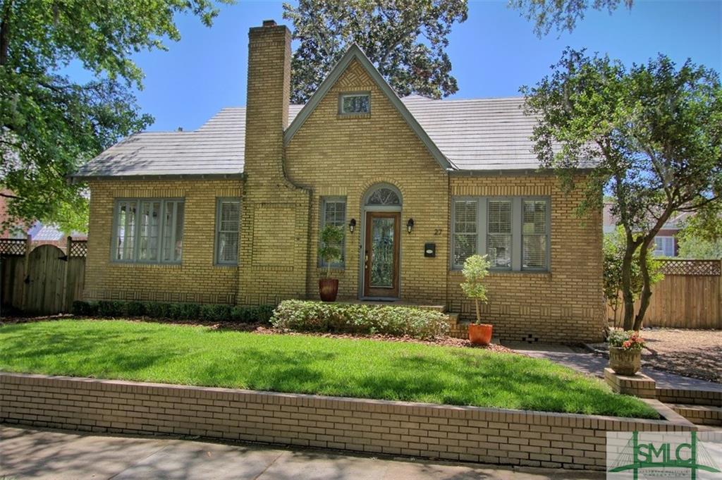27 E 46th St, Savannah, GA 31405