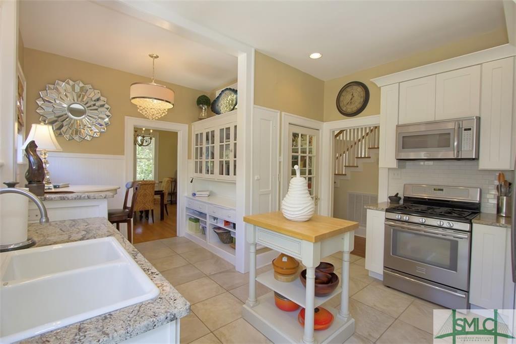 27 E 46th St, Savannah, GA 31405