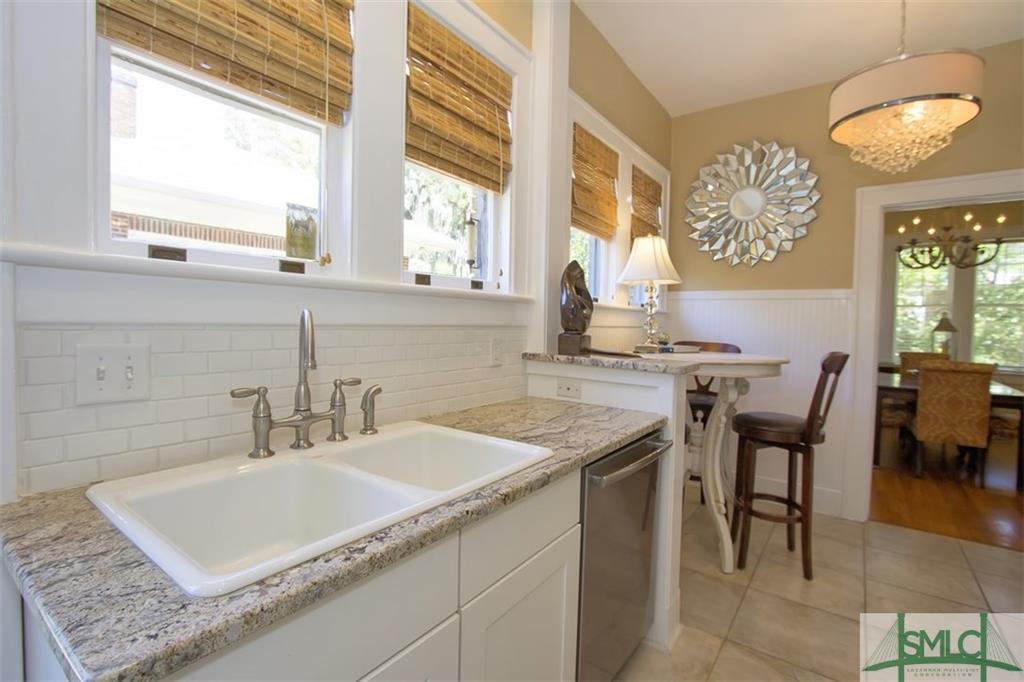 27 E 46th St, Savannah, GA 31405