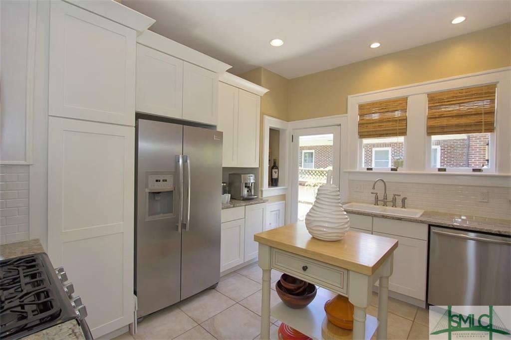 27 E 46th St, Savannah, GA 31405