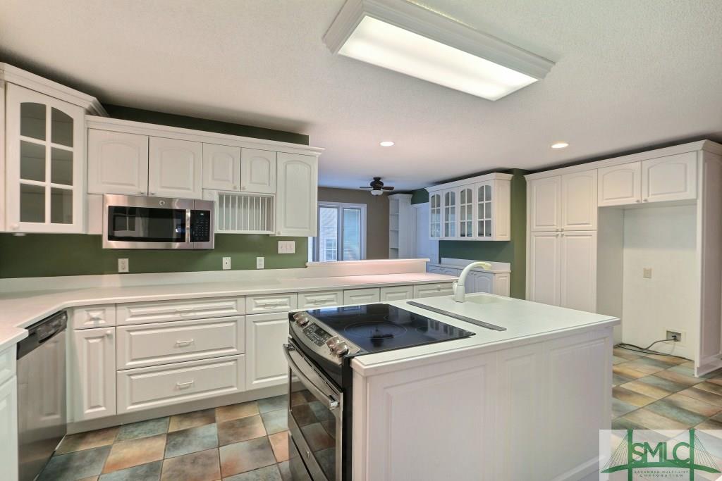 135 Lakeshore Drive, Savannah, GA 31419
