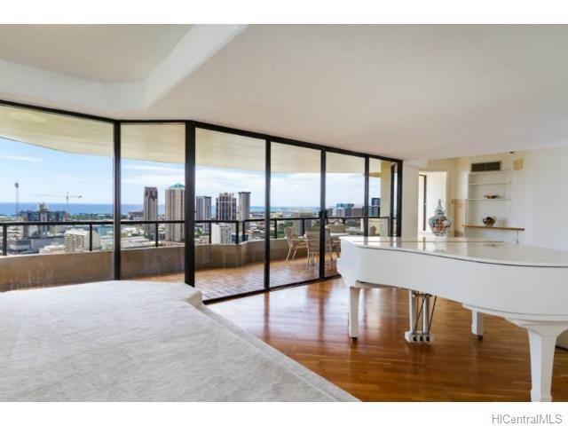 1221 Victoria Street, Honolulu, HI 96814