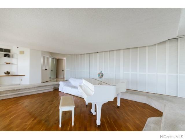 1221 Victoria Street, Honolulu, HI 96814