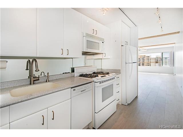 2895 Kalakaua Avenue, Honolulu, HI 96815