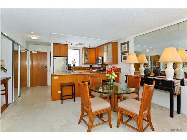 2895 Kalakaua Avenue, Honolulu, HI 96815