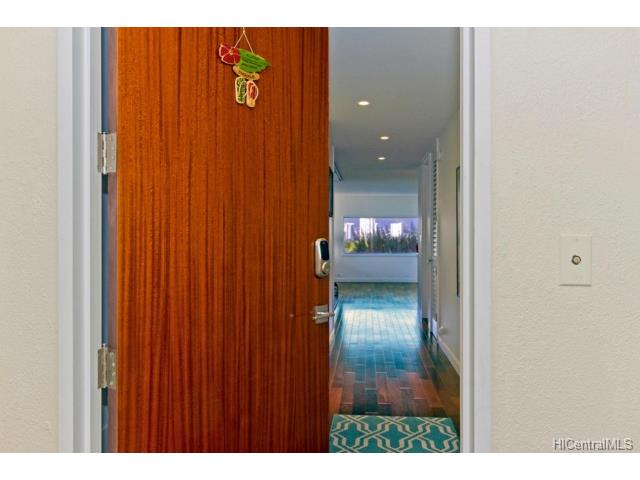 2979 Kalakaua Avenue, Honolulu, HI 96815