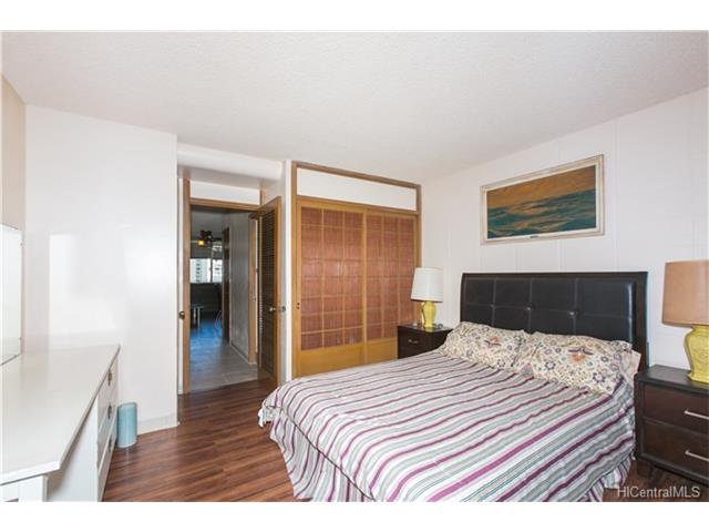 425 Ena Road, Honolulu, HI 96815