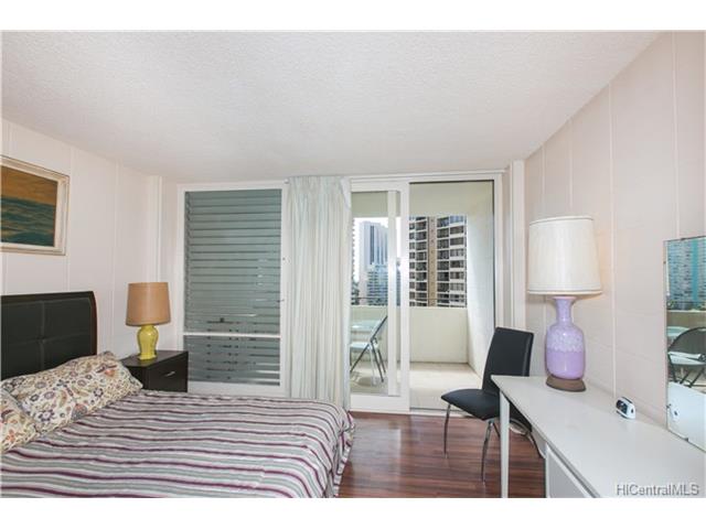 425 Ena Road, Honolulu, HI 96815