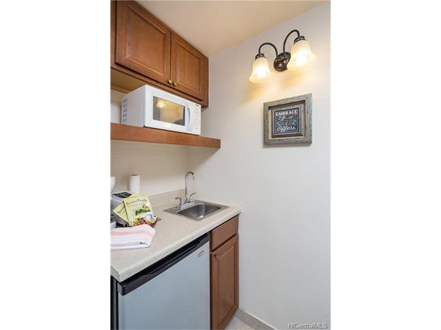 2463 Kuhio Avenue, Honolulu, HI 96815