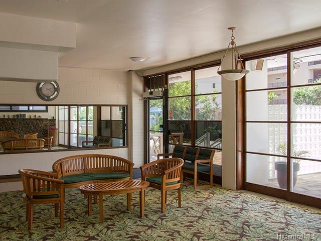445 Kaiolu Street, Honolulu, HI 96815