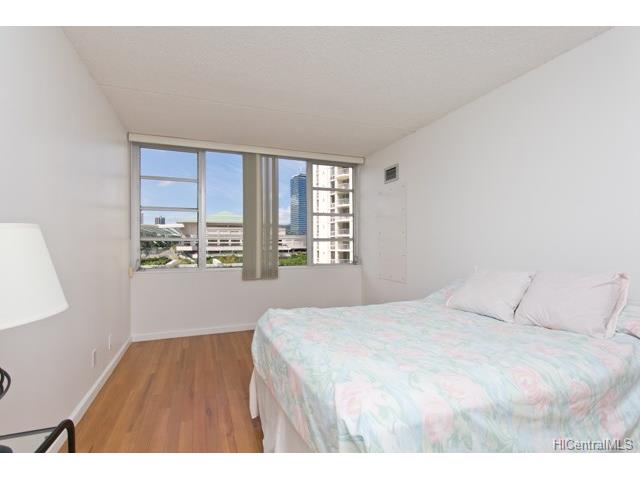 400 Hobron Lane, Honolulu, HI 96815