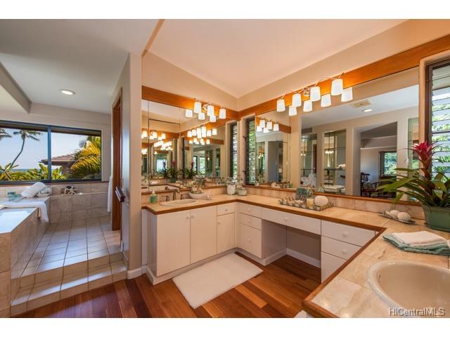 219 Kaalawai Place, Honolulu, HI 96816