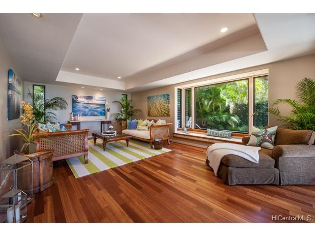 219 Kaalawai Place, Honolulu, HI 96816