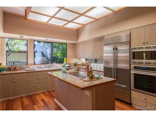 219 Kaalawai Place, Honolulu, HI 96816