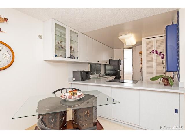 1128 Ala Napunani Street, Honolulu, HI 96818
