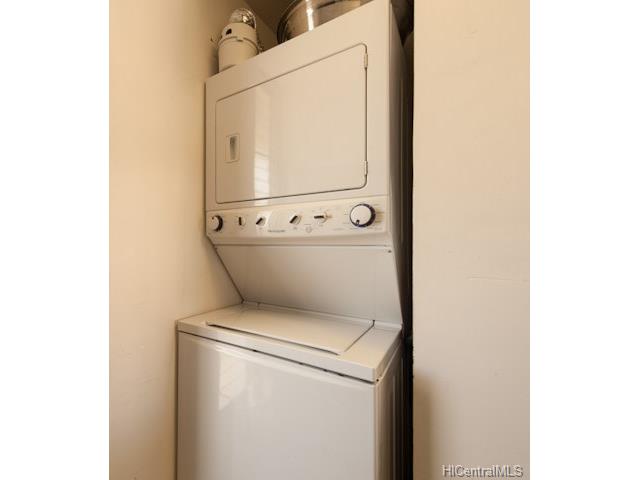1128 Ala Napunani Street, Honolulu, HI 96818