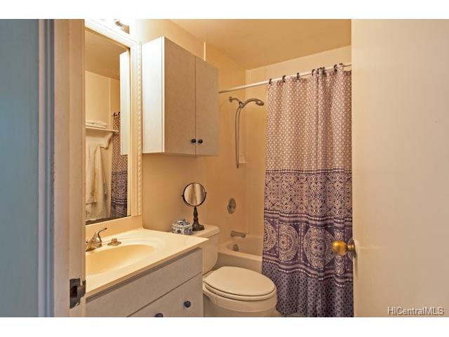 1128 Ala Napunani Street, Honolulu, HI 96818