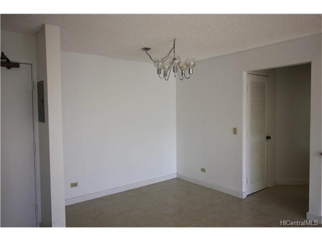 2752 Kaaha Street, Honolulu, HI 96826