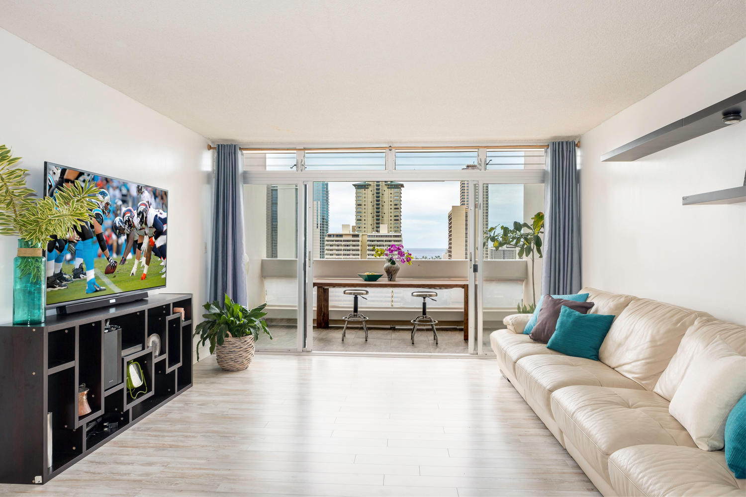 500 University Ave #1807, Honolulu, HI 96826