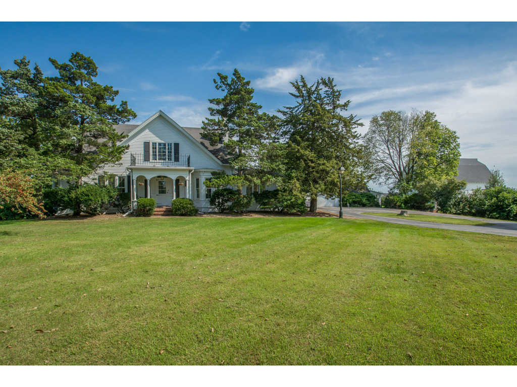 320 Scotch Ridge RD, Carlisle, IA 50047