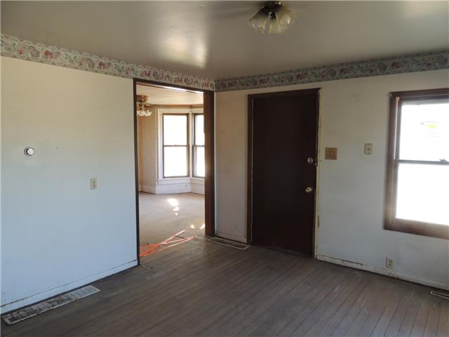 1627 Franklin AveChariton, IA, 50049Lucas County