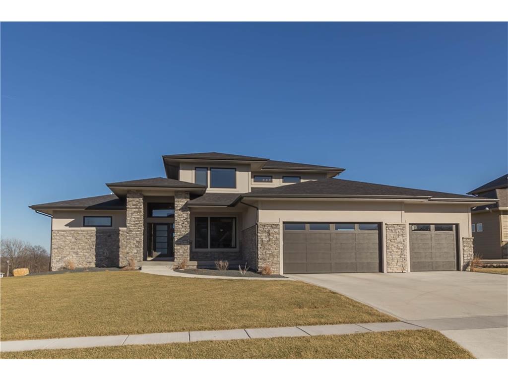 8013 NW 104th Court, Johnston, IA 50131