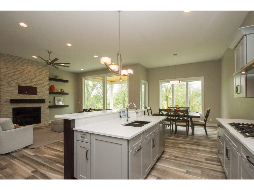 10604 NW 74th PL, Johnston, IA 50131